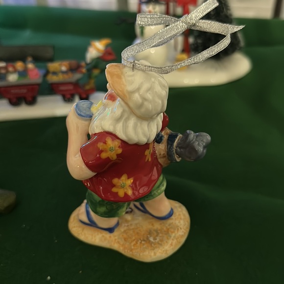 Appletree golfing Santa ornament - Picture 4 of 5